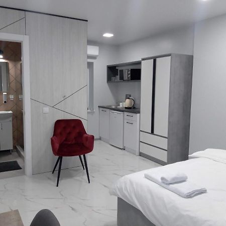 Pure Apartments Vip 4 리비프 외부 사진