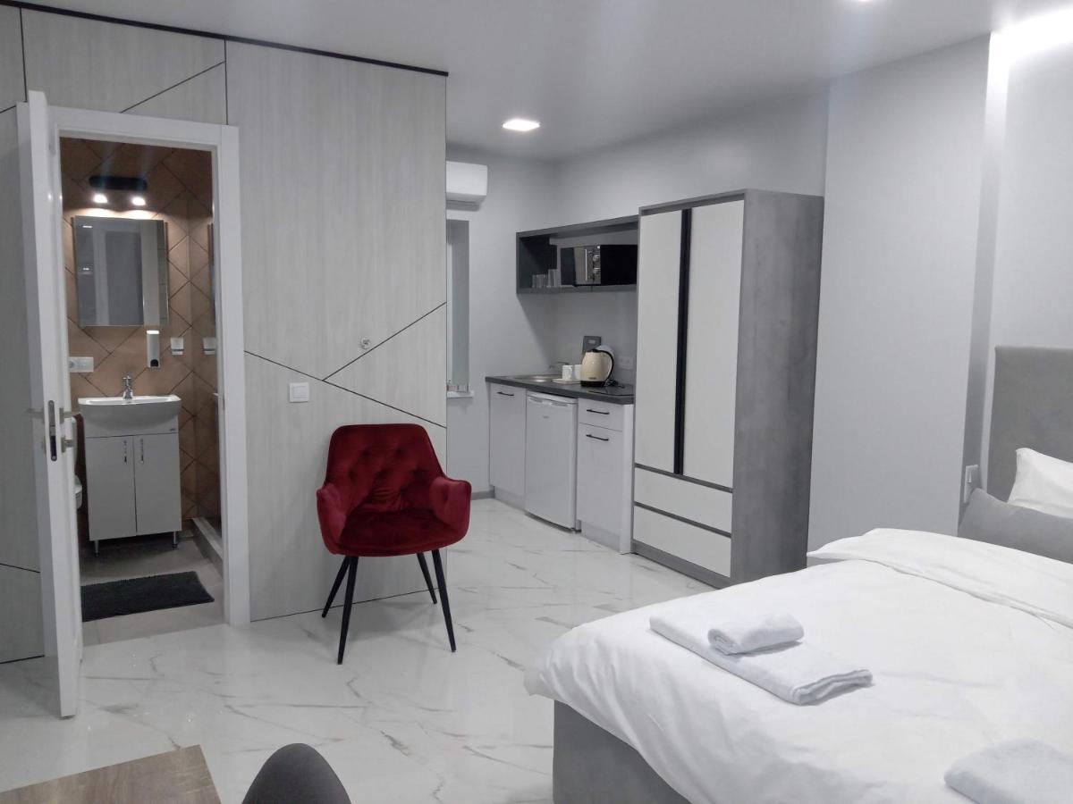Pure Apartments Vip 4 리비프 외부 사진